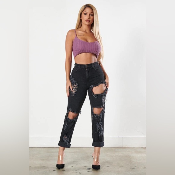 High Rise
Relaxed Fit
Distressing Throughout
Zipper + Button-Front Closure - Picture 2 of 12